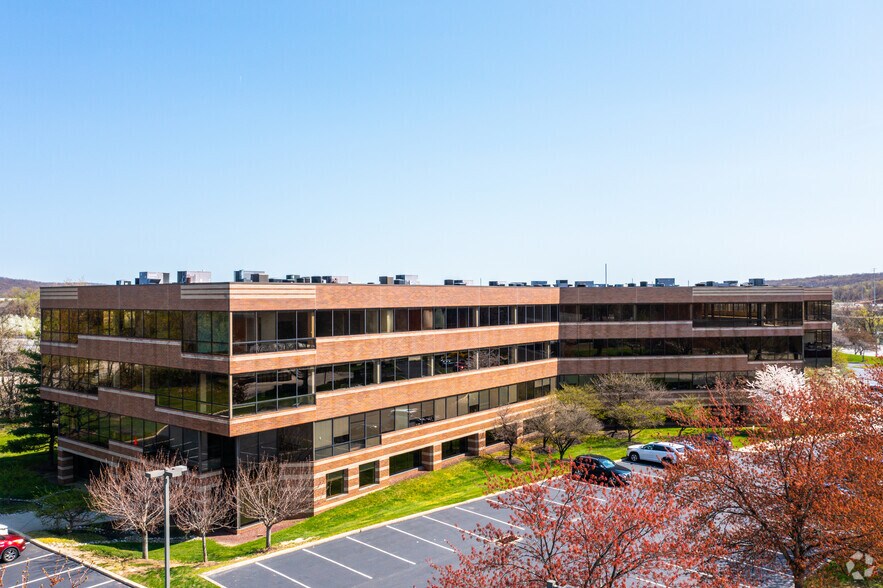 101 Lindenwood Dr, Malvern, PA à louer - Photo de l’immeuble – Image 3 sur 43