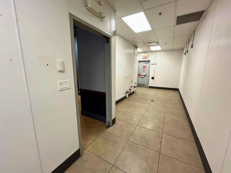2231 Louie Dr, Westbank, BC à louer - Photo de l’immeuble – Image 3 sur 8