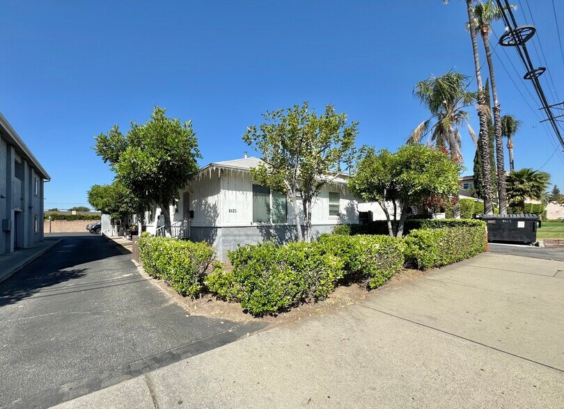 8425 Glenoaks Blvd, Sun Valley, CA à vendre - Photo de l’immeuble – Image 3 sur 11