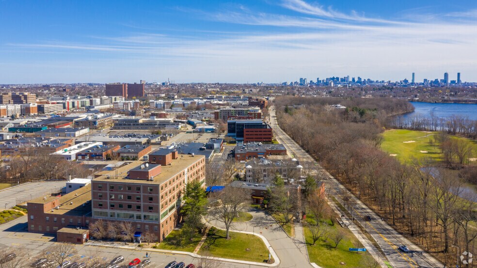 799 Concord Ave, Cambridge, MA à louer - Photo de l’immeuble – Image 3 sur 4