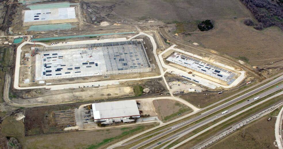 1011 John Clark Rd, Midlothian, TX à louer - Photo de l’immeuble – Image 3 sur 10