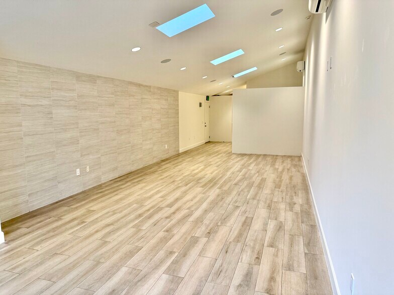 218 Marine Ave, Newport Beach, CA à louer - Photo de l’immeuble – Image 2 sur 8