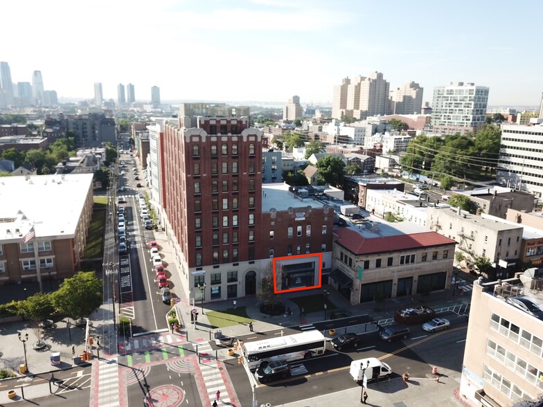 872 Bergen Ave, Jersey City, NJ à louer - Photo de l’immeuble – Image 2 sur 14