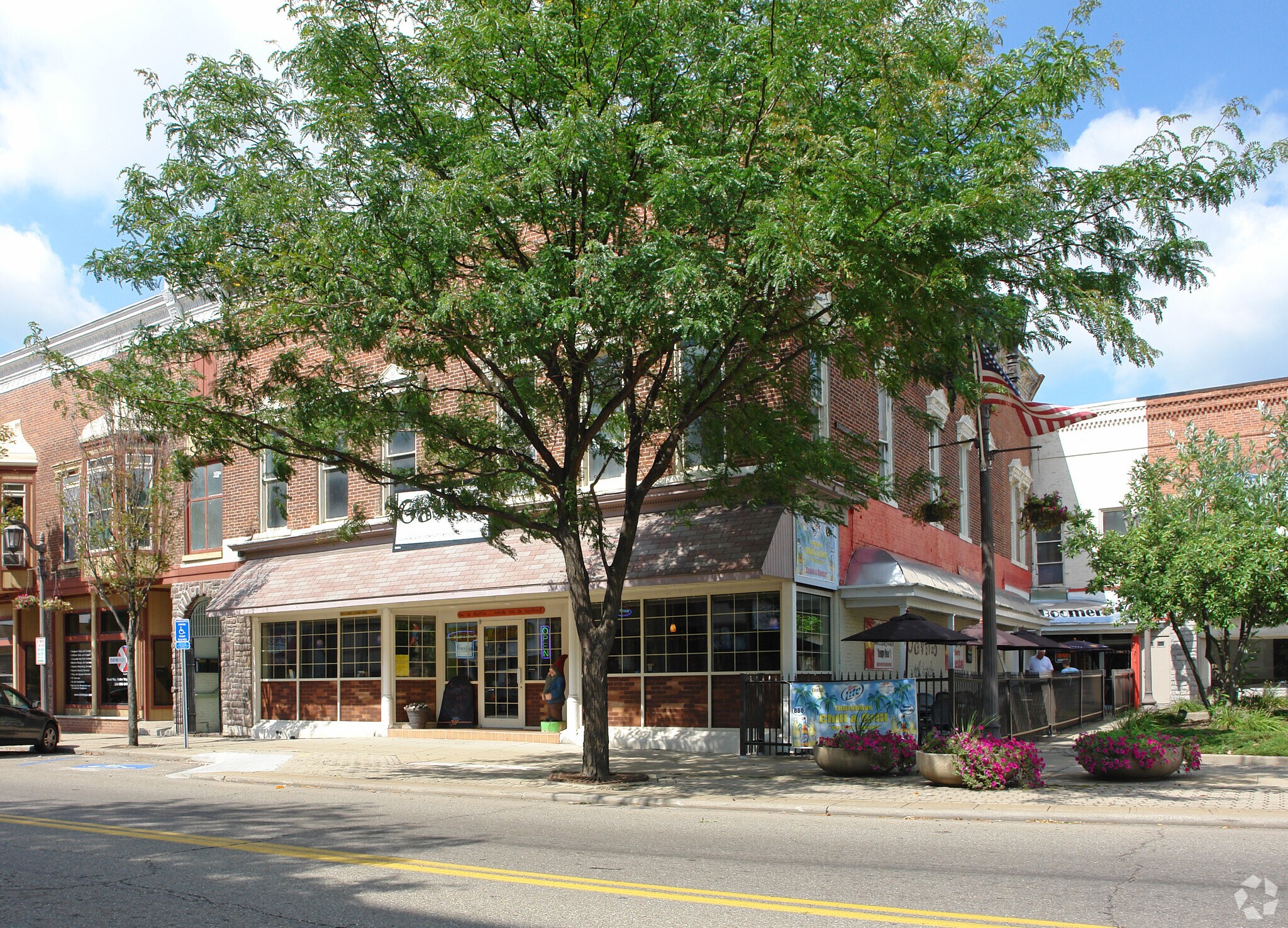 110 S Broadway St, New Philadelphia, OH à vendre Photo de l’immeuble– Image 1 sur 28