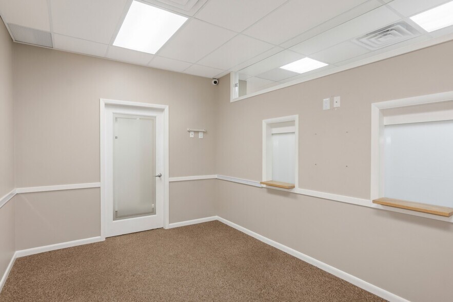 8 Brant Ave, Clark, NJ à louer - Photo intérieure – Image 2 sur 22
