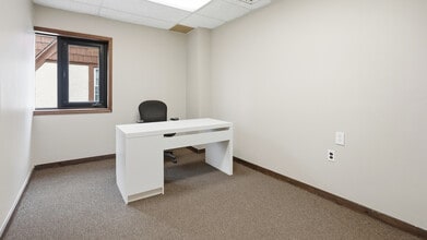 85-87 Covert Ave, Floral Park, NY à louer Photo intérieure– Image 1 sur 2