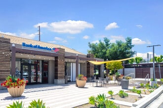 30805-30895 E Thousand Oaks Blvd, Westlake Village, CA à louer Photo de l’immeuble– Image 2 sur 3