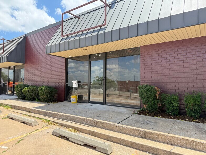 7313-7319 N Macarthur Blvd, Oklahoma City, OK à louer - Photo de l’immeuble – Image 1 sur 8