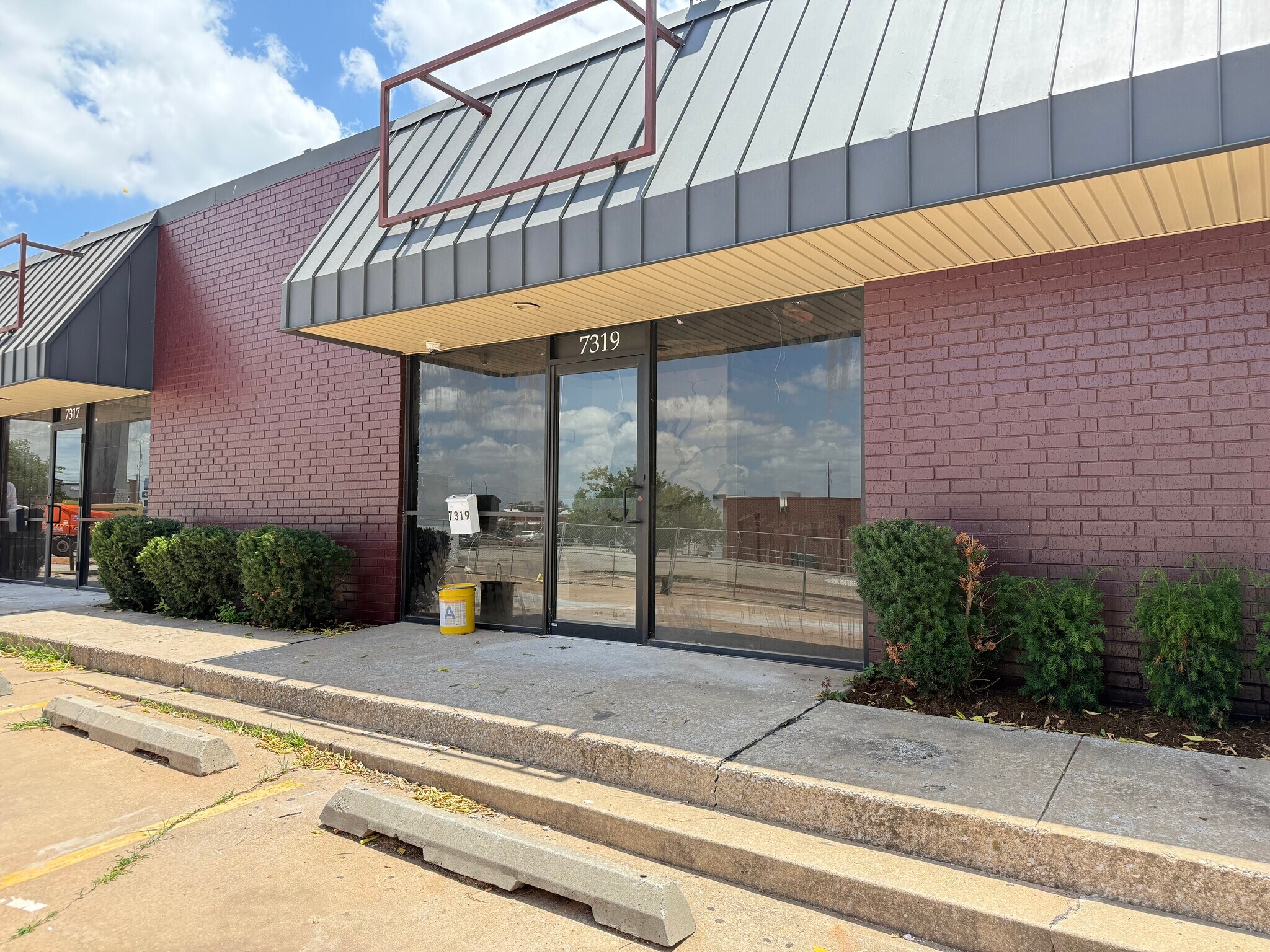 7313-7319 N Macarthur Blvd, Oklahoma City, OK à louer Photo de l’immeuble– Image 1 sur 9
