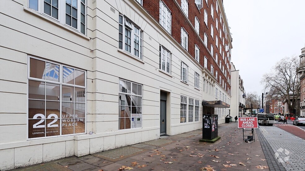 22 Upper Woburn Pl, Londres à louer - Vidéo aérienne – Image 2 sur 28