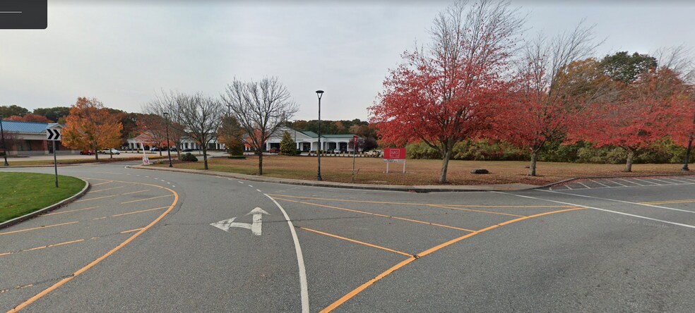 1035 Ten Rod Rd, North Kingstown, RI à vendre - Photo de l’immeuble – Image 2 sur 3