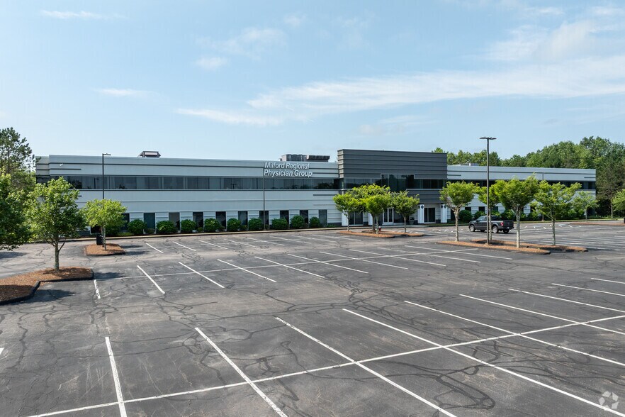 9 Industrial Rd, Milford, MA à louer - Photo de l’immeuble – Image 2 sur 21