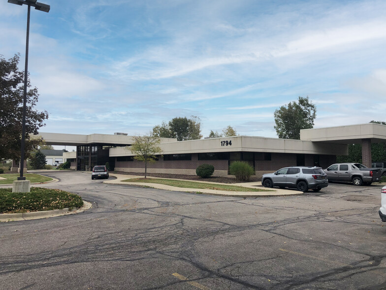 1794 N Lapeer Rd, Lapeer, MI à louer - Photo de l’immeuble – Image 2 sur 5