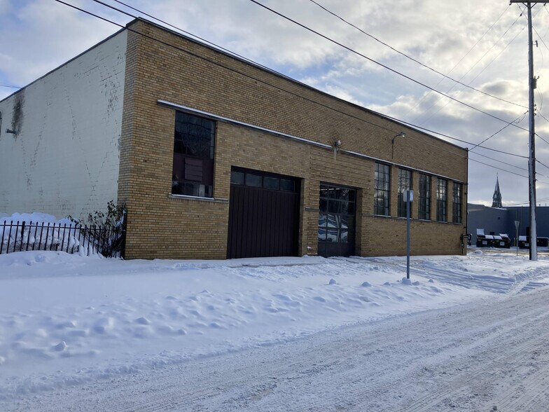 516 Cleveland St, Saginaw, MI à vendre - Photo de l’immeuble – Image 2 sur 9