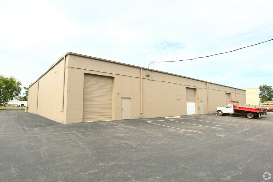 9115-9123 General Ct, Plymouth, MI à louer - Photo de l’immeuble – Image 3 sur 7