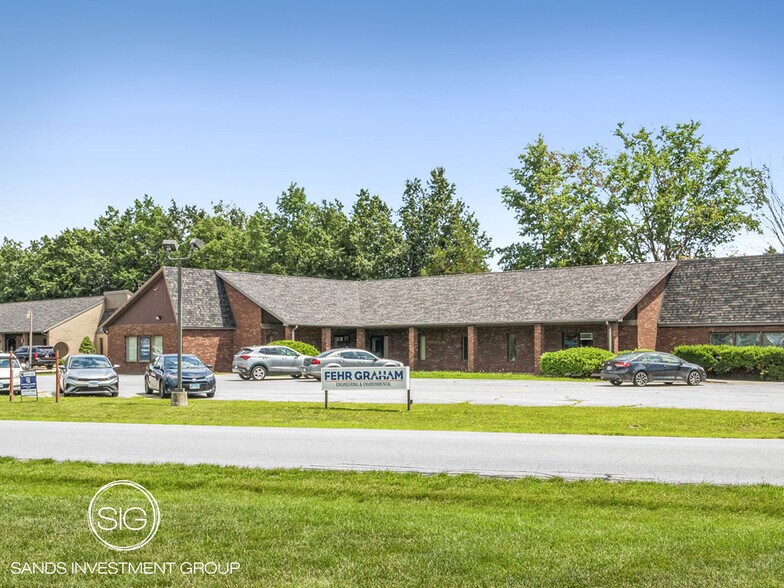 103 Airway Dr, Marion, IL à vendre - Photo principale – Image 1 sur 3