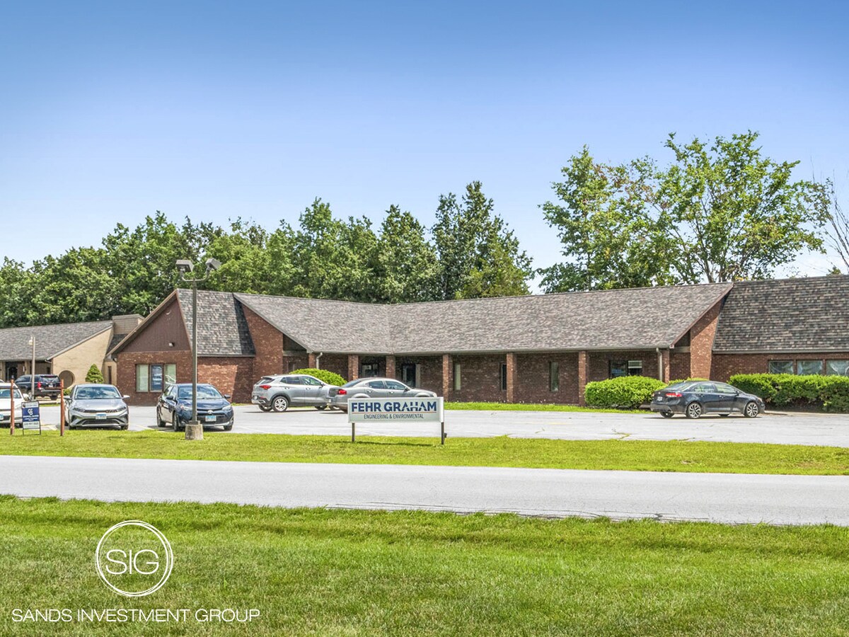 103 Airway Dr, Marion, IL à vendre Photo principale– Image 1 sur 4