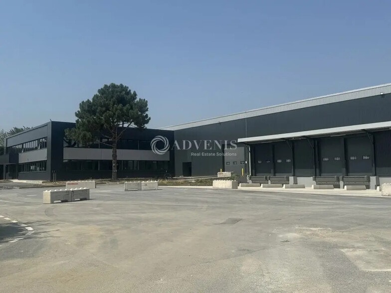 Industriel/Logistique dans Goussainville à louer - Photo de l’immeuble – Image 2 sur 11