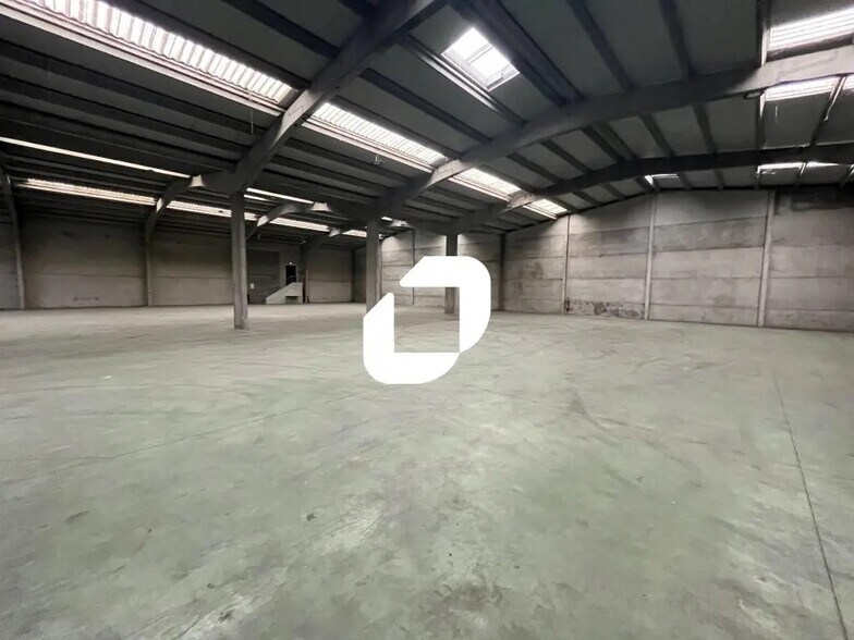 Local d’activités dans Sallaumines à louer - Photo de l’immeuble – Image 2 sur 6