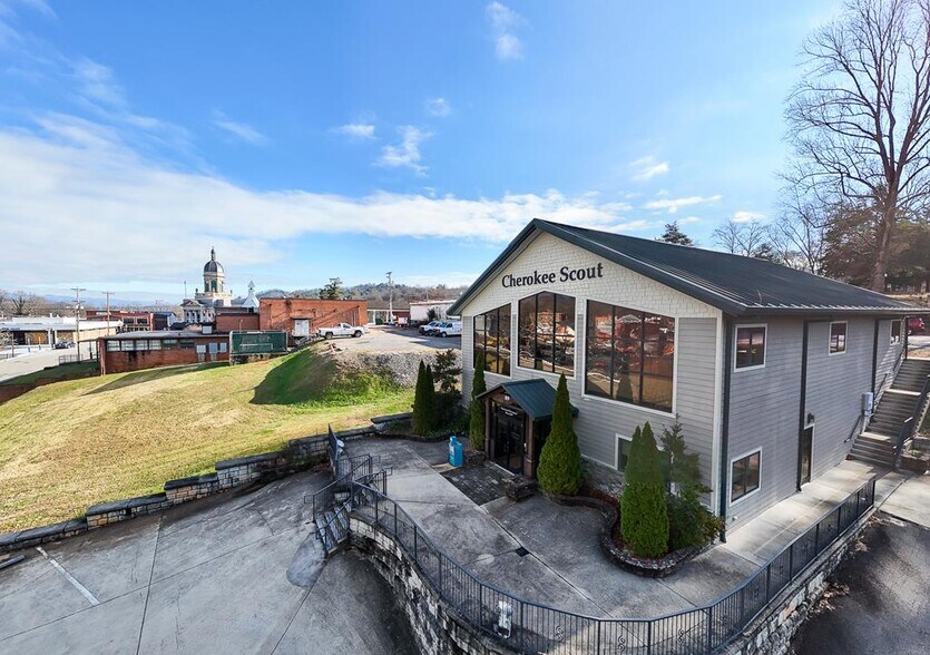 89 Sycamore St, Murphy, NC à vendre - Photo principale – Image 1 sur 20