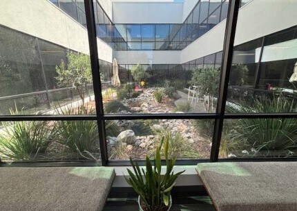 24911 Avenue Stanford, Valencia, CA à louer - Photo intérieure – Image 2 sur 6
