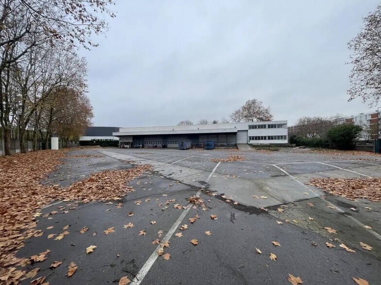 Industriel/Logistique dans Villeneuve-la-Garenne à louer - Photo de l’immeuble – Image 3 sur 30