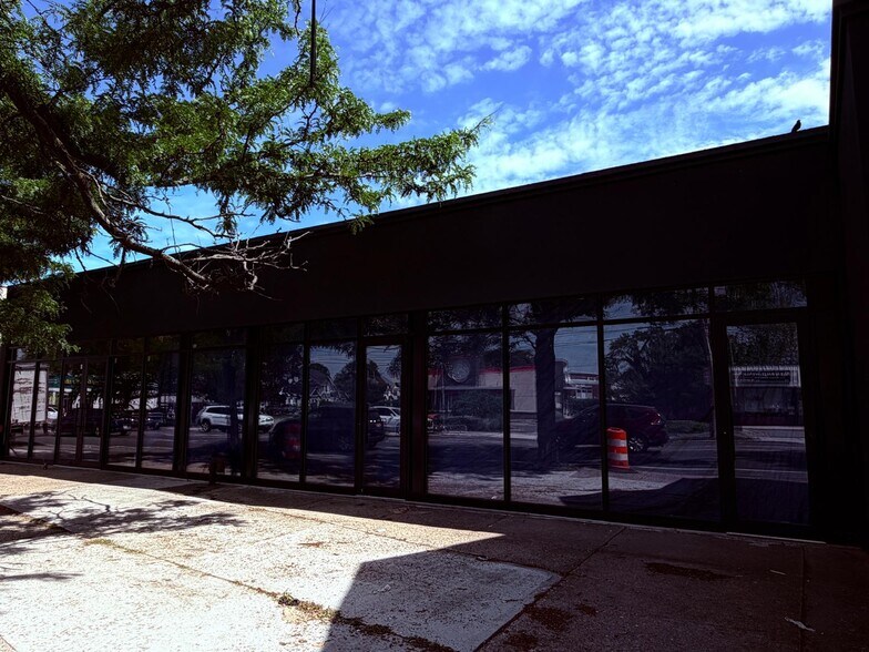 337-345 Hempstead Tpke, West Hempstead, NY à louer - Photo de l’immeuble – Image 2 sur 5