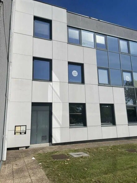 Bureau dans Écully à louer - Photo de l’immeuble – Image 3 sur 14