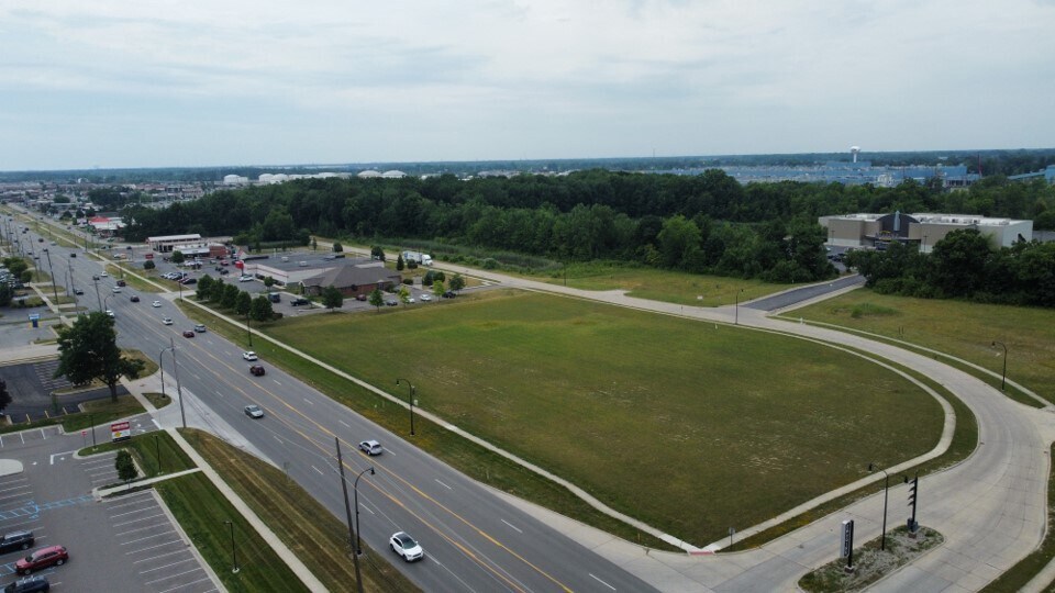 21500 Allen Rd, Woodhaven, MI à louer Photo de l’immeuble– Image 1 sur 4