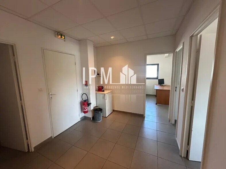 Bureau dans Gardanne à louer - Photo de l’immeuble – Image 3 sur 5