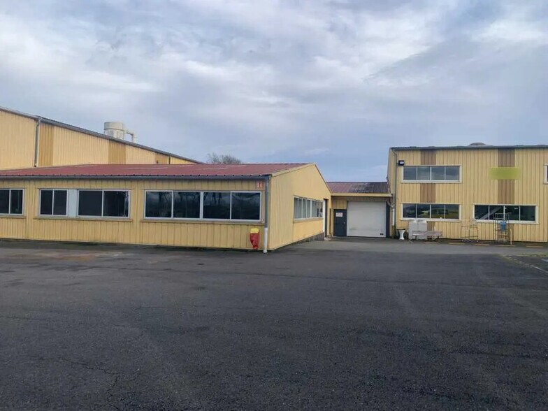 Local d’activités dans Saint-Trivier-sur-Moignans à louer - Photo de l’immeuble – Image 2 sur 14