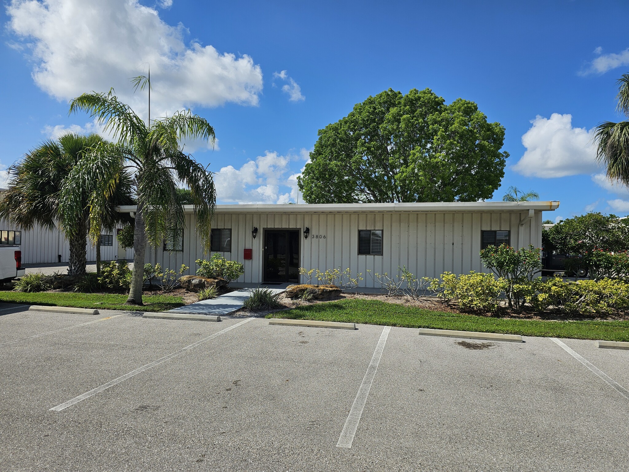 3806 Exchange Ave, Naples, FL à louer Photo intérieure– Image 1 sur 7