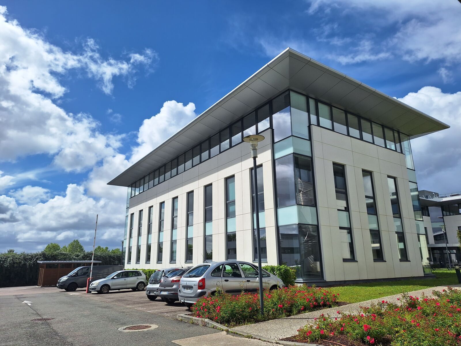 6-8 Avenue Des Satellites, Le Haillan à louer Photo de l’immeuble– Image 1 sur 15