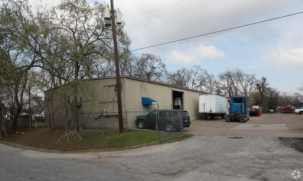 301 Bennington St, Houston, TX à louer - Photo de l’immeuble – Image 3 sur 12