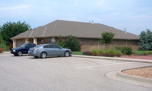 215 S Andover Rd, Andover, KS à louer - Photo principale – Image 1 sur 10