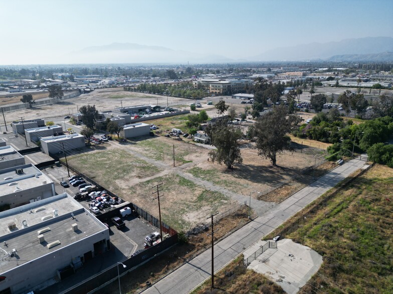 451 S Berkeley Ave, San Bernardino, CA à louer - Photo de l’immeuble – Image 3 sur 8