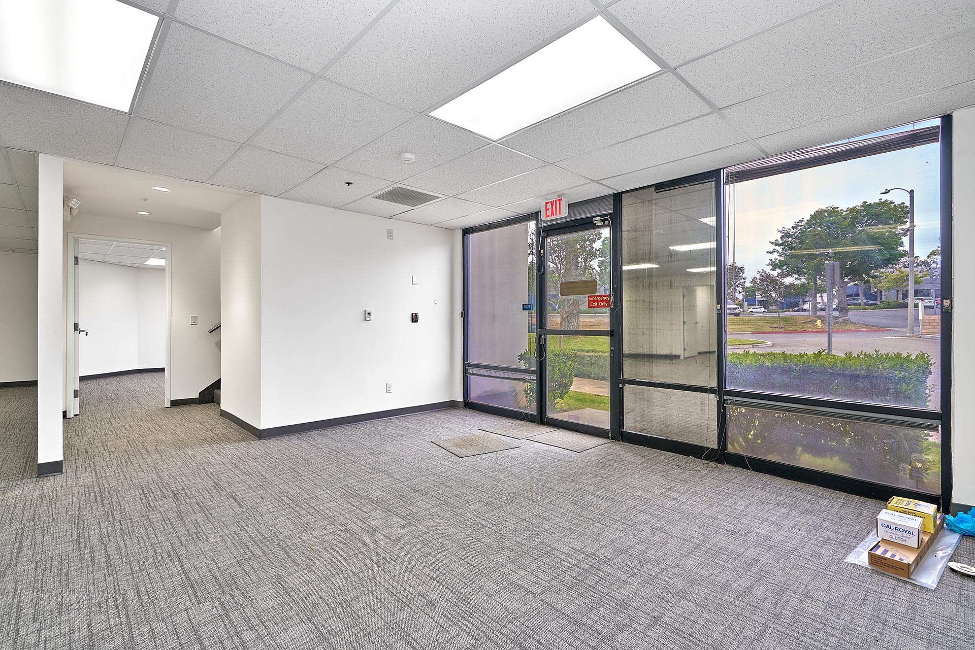 132 Business Center Dr, Corona, CA à louer Photo intérieure– Image 1 sur 11