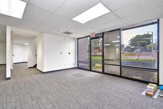 132 Business Center Dr, Corona, CA à louer Photo intérieure– Image 1 sur 11