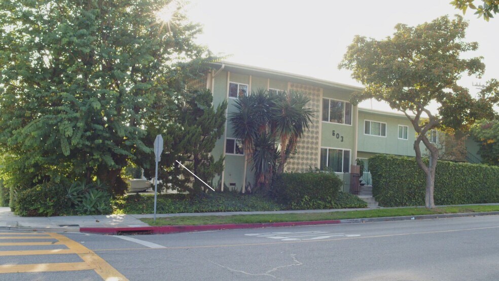 603 N Kenneth Rd, Burbank, CA à vendre - Vidéo sur l’annonce professionnelle – Image 2 sur 15