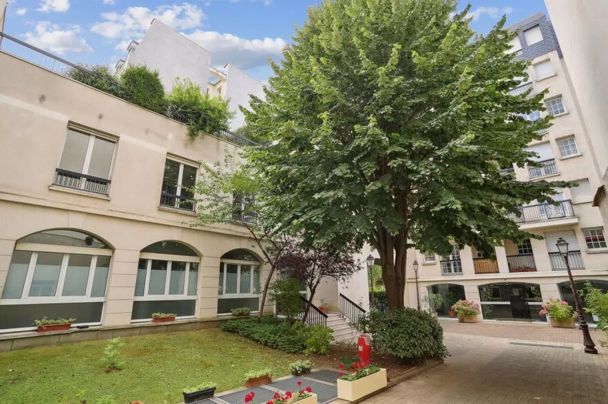 11 Bis Rue Eugène Varlin, Paris à louer - Photo de l’immeuble – Image 2 sur 9