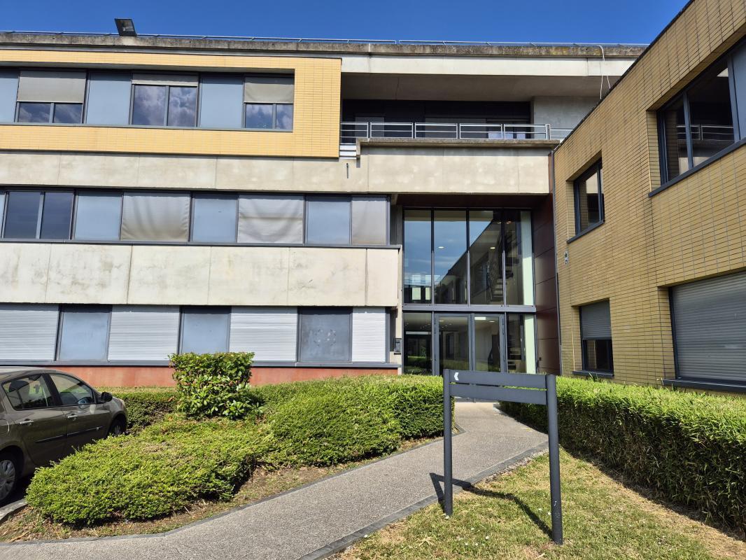 Bureau dans Champs-sur-Marne à louer Photo de l’immeuble– Image 1 sur 6