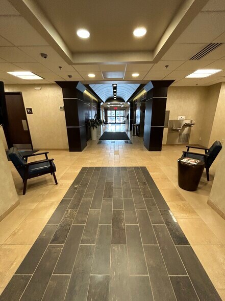 10600 Quivira Rd, Overland Park, KS à louer - Photo intérieure – Image 3 sur 6