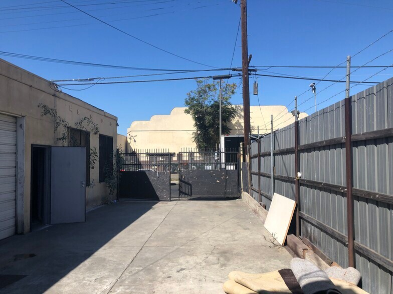 6121 S Western Ave, Los Angeles, CA à louer - Photo de l’immeuble – Image 3 sur 12