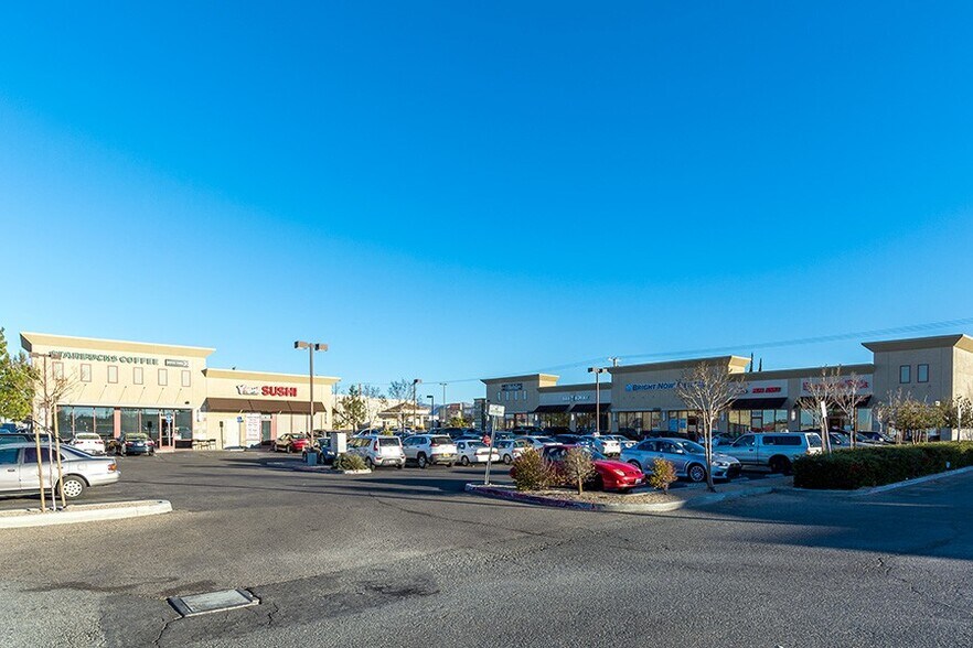 17003 Bear Valley Rd, Hesperia, CA à louer - Photo de l’immeuble – Image 3 sur 10