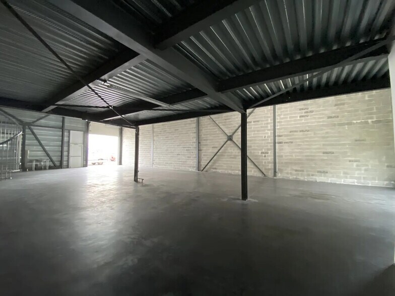 Local d’activités dans Le Taillan-Médoc à louer - Photo de l’immeuble – Image 3 sur 6