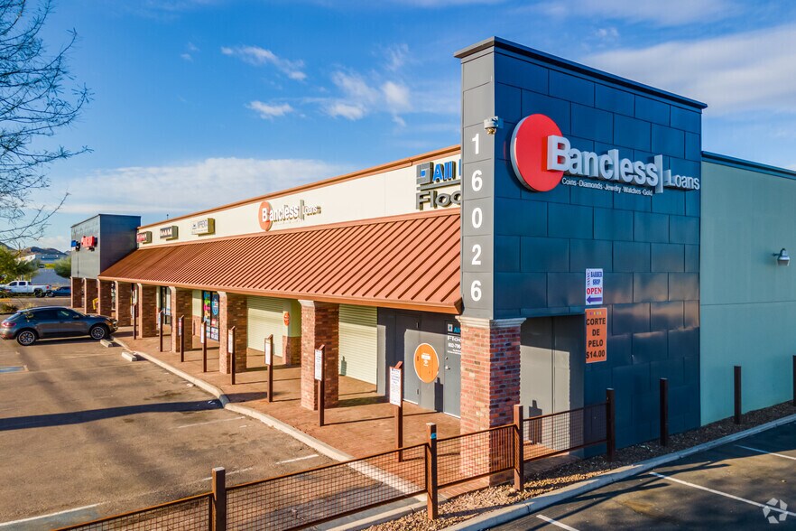 16026 N Cave Creek Rd, Phoenix, AZ à louer - Photo de l’immeuble – Image 2 sur 4