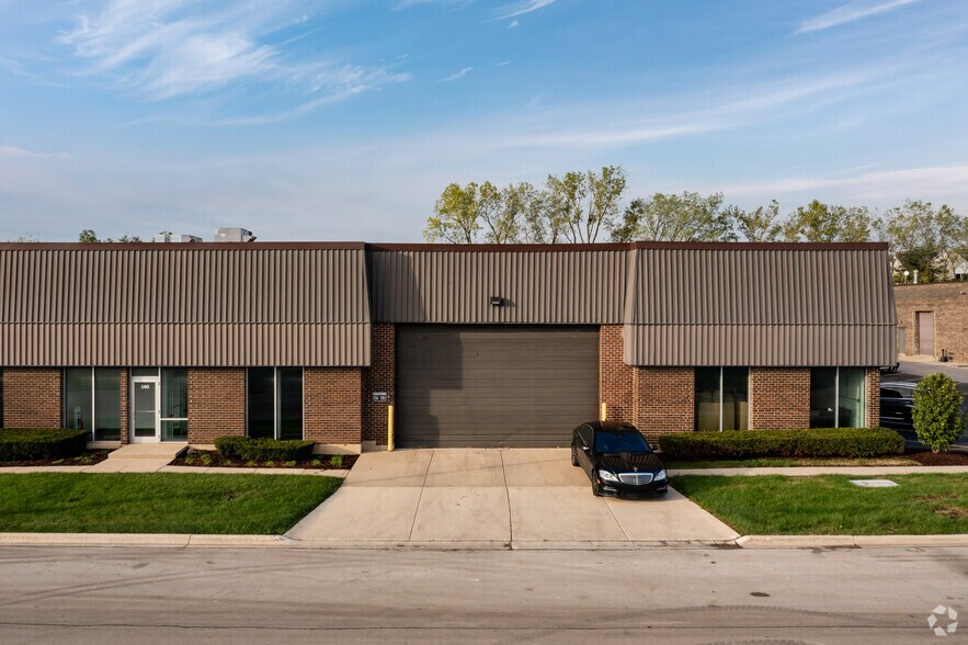 240-266 Eisenhower Ln N, Lombard, IL à louer - Photo de l’immeuble – Image 2 sur 7