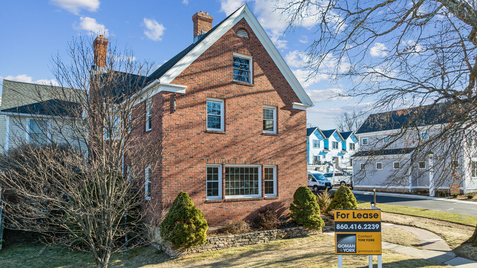 2638-2650 Main St, Glastonbury, CT à louer - Photo de l’immeuble – Image 1 sur 21
