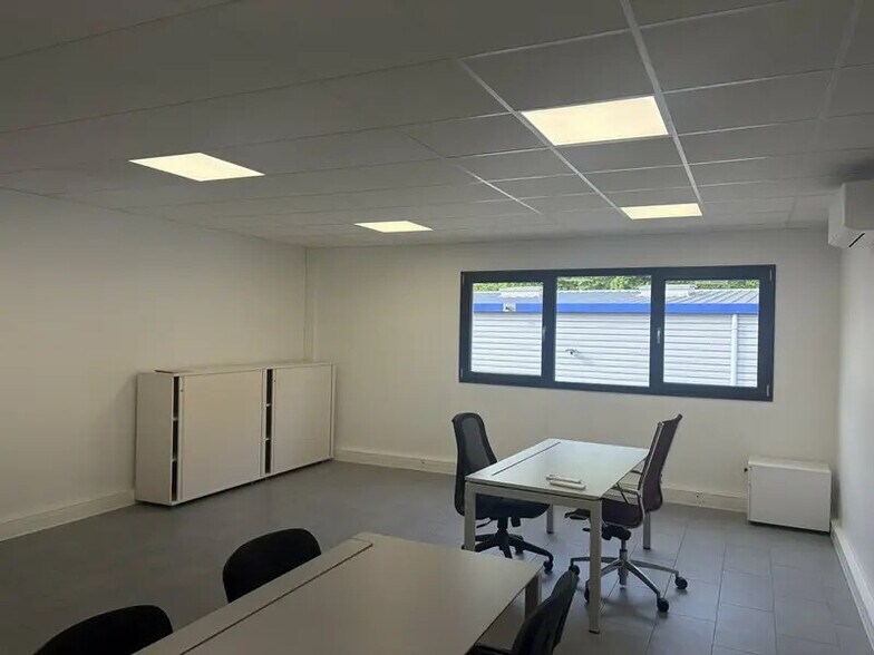 Local d’activités dans Neuville-sur-Saône à louer - Photo intérieure – Image 2 sur 12