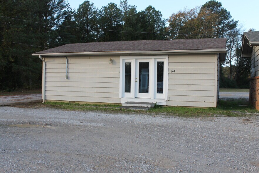 619 Constitution Dr, Iuka, MS à vendre - Photo de l’immeuble – Image 2 sur 4